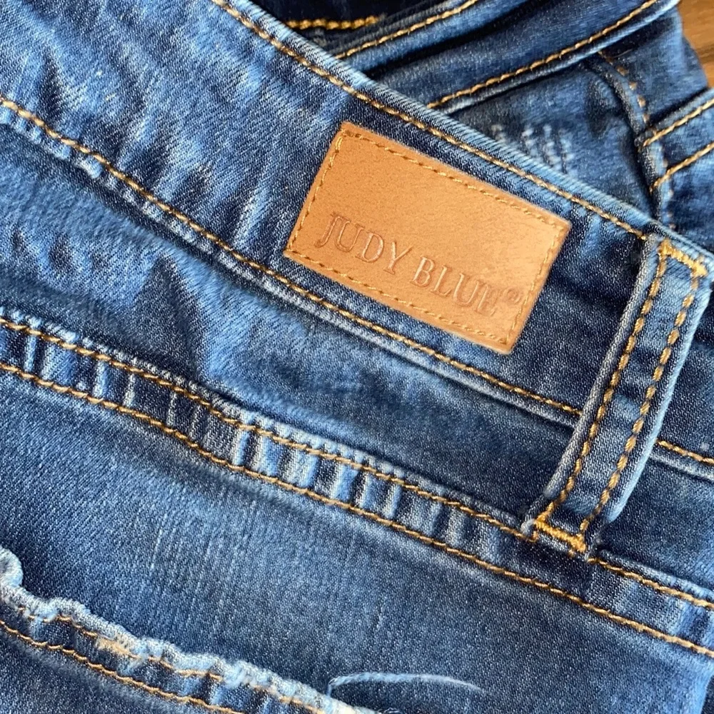 Judy Blue Dark Blue Distressed Denim Shorts with Leopard Details size Medium - Picture 6 of 7